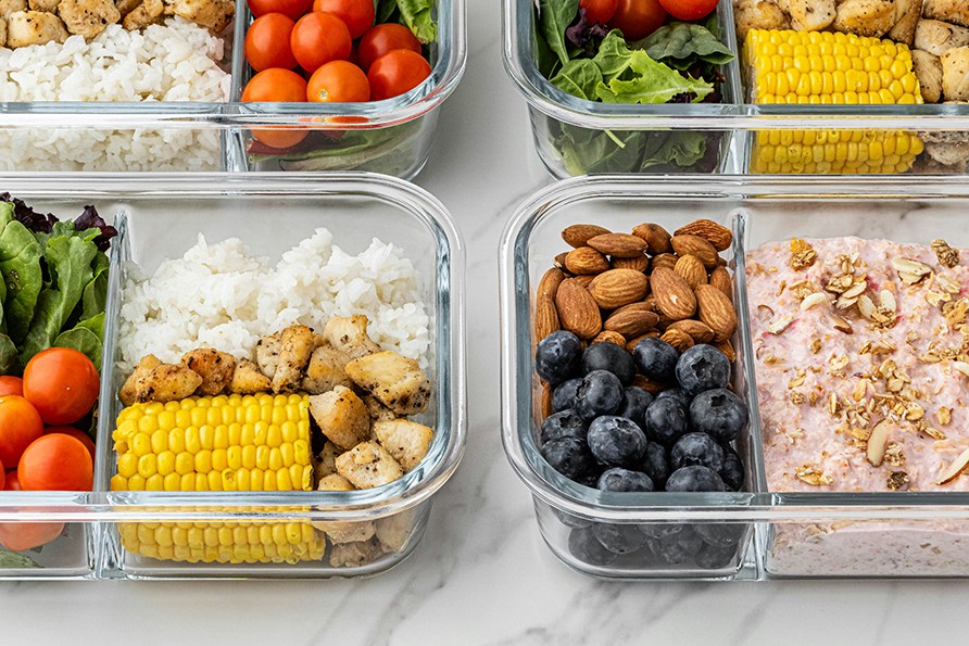 Madpakker der er lavet klar med afmålet portioner. Madpakker der er lavet klar med afmålet portioner.