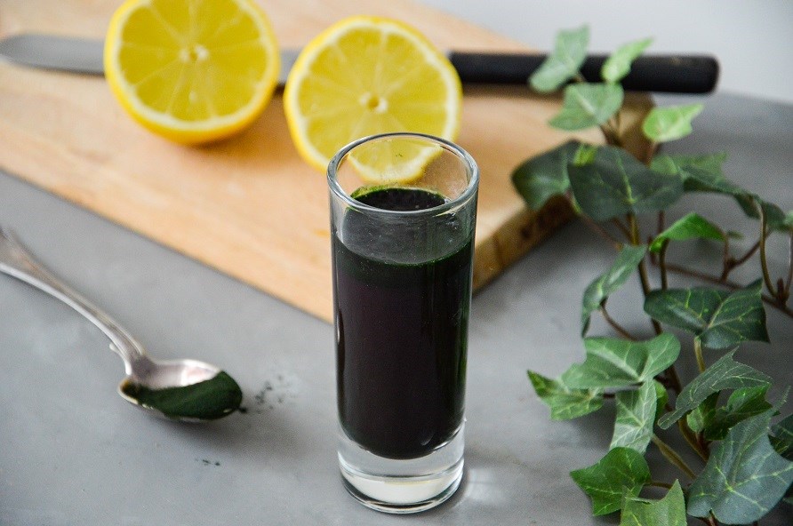 Et glas med en gr�n shot.