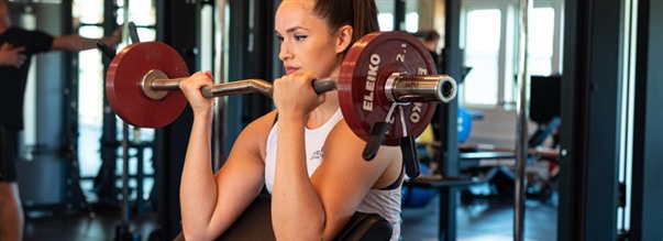 Preachercurl med vgtstang (barbell preacher curl)