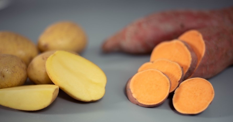 Kartofler og sde kartofler skret ud.