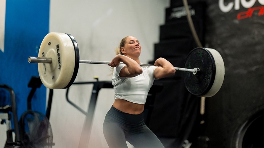 En kvinde udfrer velsen std.